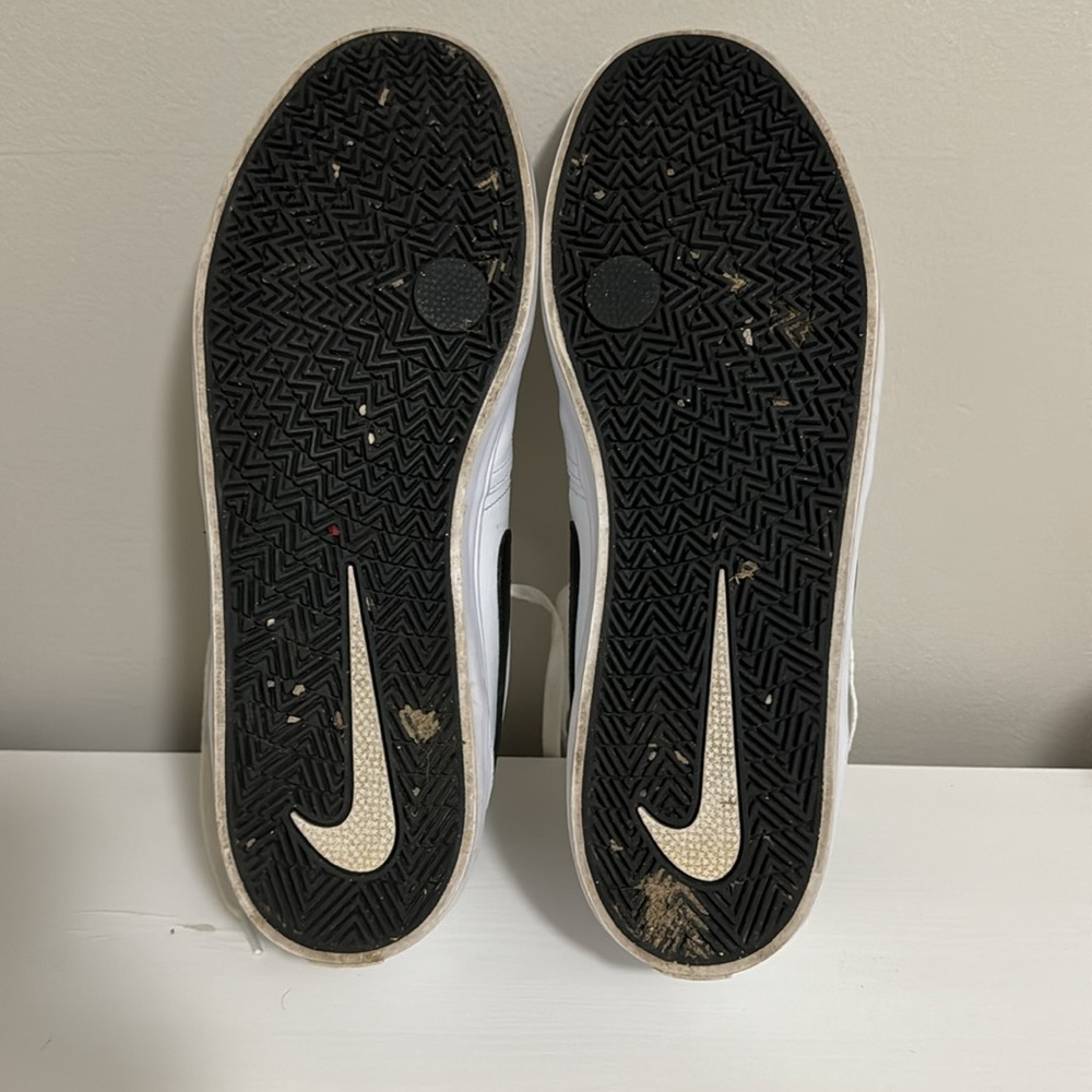 MEN'S NIKE SB CHARGE SNEAKERS - Picture 7 of 8